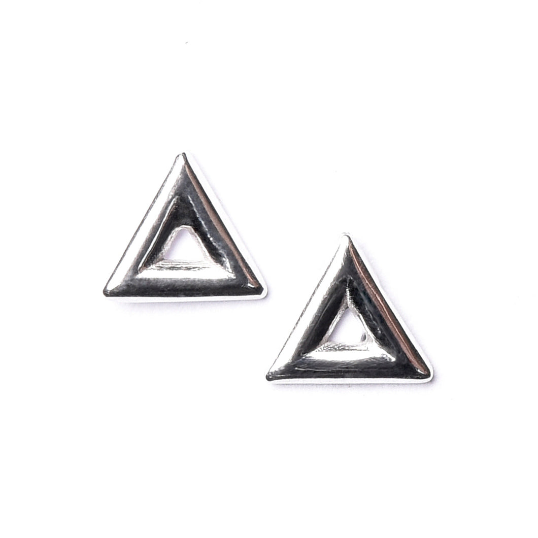 Orecchini piccoli a triangolo in argento lucido